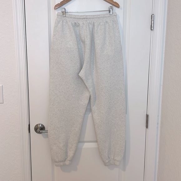 White Fox Boutique Essentials Club Set Crewneck & Sweatpants Grey Marle Pink - Picture 16 of 17